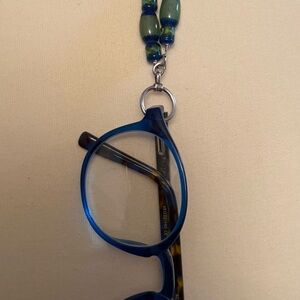 Pretty Eyeglass Holder Necklace (glasses not included)